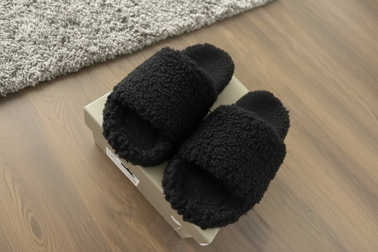 Balenciaga slides size 9 only